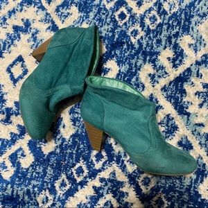 Charlotte Russe Green Ankle Booties so 9